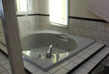 Econo Lodge נורווק מראה חיצוני תמונה